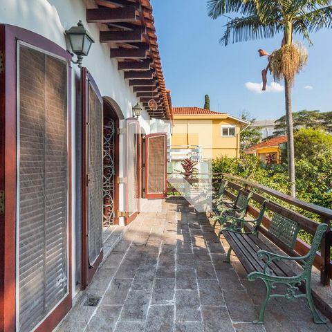 Casa à venda com 311m², 4 quartos e 4 vagasQuarto 1  - Varanda 