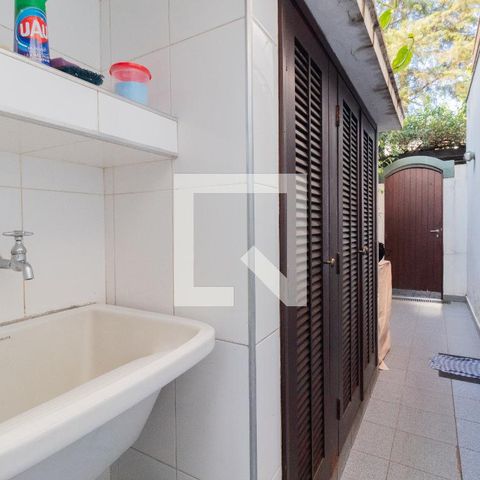 Casa à venda com 311m², 4 quartos e 4 vagasÁrea externa - Lavanderia 