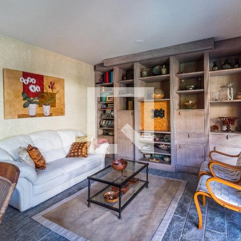 Casa à venda com 311m², 4 quartos e 4 vagasÁrea Externa - sala