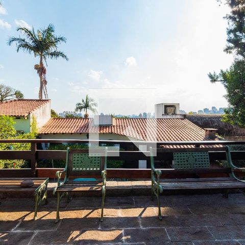 Casa à venda com 311m², 4 quartos e 4 vagasQuarto 1  - Varanda 