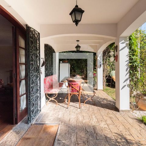 Casa à venda com 311m², 4 quartos e 4 vagasÁrea Externa 