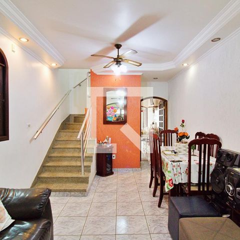Casa à venda com 210m², 3 quartos e 2 vagasSala