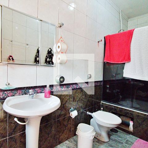 Casa à venda com 210m², 3 quartos e 2 vagasBanheiro da Suíte 
