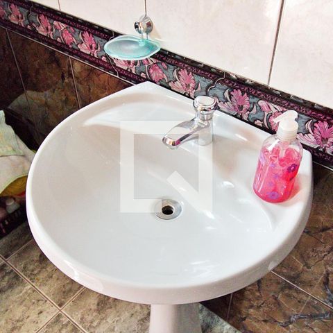 Casa à venda com 210m², 3 quartos e 2 vagasBanheiro da Suíte 
