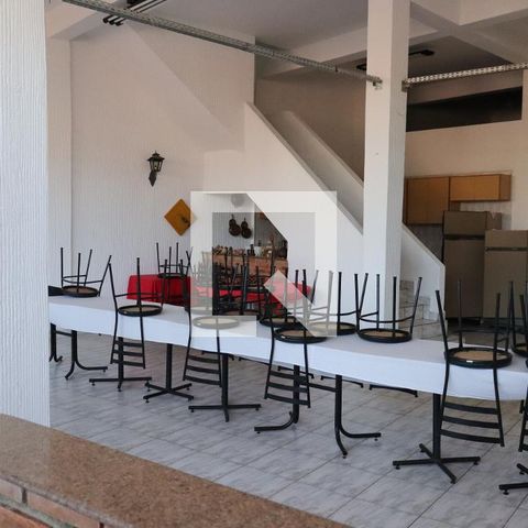Casa à venda com 500m², 4 quartos e 3 vagas Casa à venda com 500m², 4 quartos e 3 vagasvaranda
