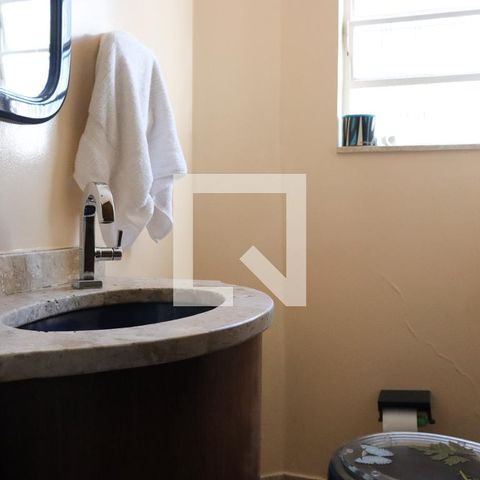 Casa à venda com 500m², 4 quartos e 3 vagas Casa à venda com 500m², 4 quartos e 3 vagasBanheiro 1