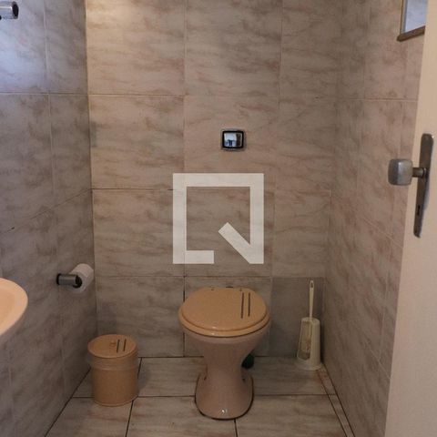 Casa à venda com 500m², 4 quartos e 3 vagas Casa à venda com 500m², 4 quartos e 3 vagasBanheiro de Serviço