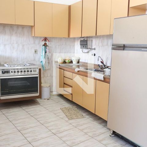 Casa à venda com 500m², 4 quartos e 3 vagas Casa à venda com 500m², 4 quartos e 3 vagasCozinha 2