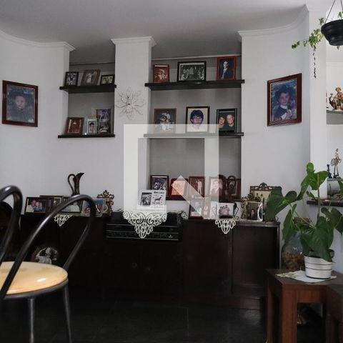 Casa à venda com 500m², 4 quartos e 3 vagas Casa à venda com 500m², 4 quartos e 3 vagasSala