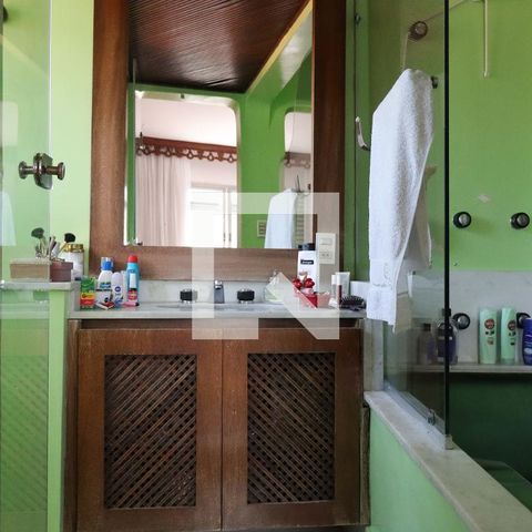 Casa à venda com 500m², 4 quartos e 3 vagas Casa à venda com 500m², 4 quartos e 3 vagasBanheiro da Suíte 1