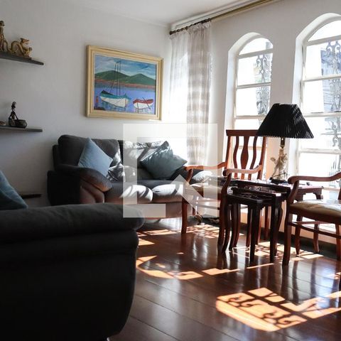 Casa à venda com 500m², 4 quartos e 3 vagas Casa à venda com 500m², 4 quartos e 3 vagasSala