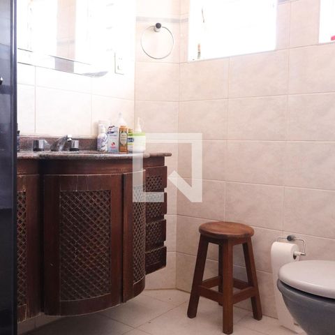 Casa à venda com 500m², 4 quartos e 3 vagas Casa à venda com 500m², 4 quartos e 3 vagasBanheiro da suíte 3
