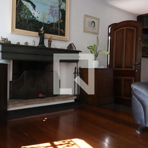 Casa à venda com 500m², 4 quartos e 3 vagas Casa à venda com 500m², 4 quartos e 3 vagasSala