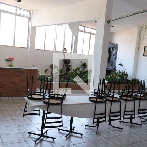 Casa à venda com 500m², 4 quartos e 3 vagas Casa à venda com 500m², 4 quartos e 3 vagasvaranda