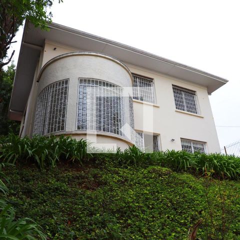 Casa à venda com 420m², 4 quartos e 4 vagasFachada