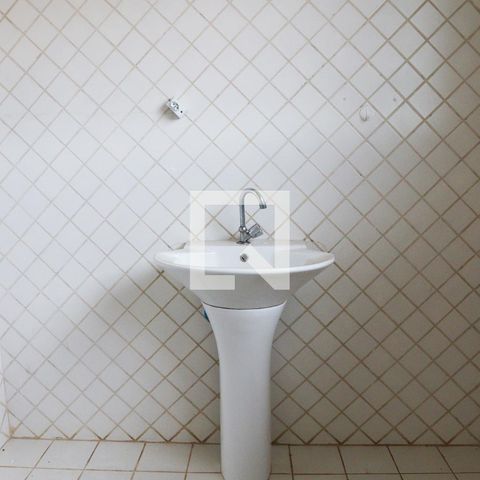 Casa à venda com 420m², 4 quartos e 4 vagasBanheiro Corredor