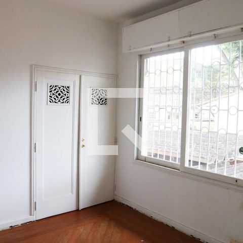 Casa à venda com 420m², 4 quartos e 4 vagasSuíte