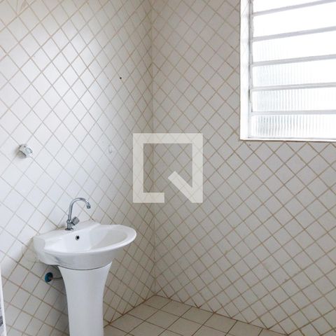 Casa à venda com 420m², 4 quartos e 4 vagasBanheiro Corredor