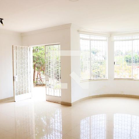 Casa à venda com 420m², 4 quartos e 4 vagasSala