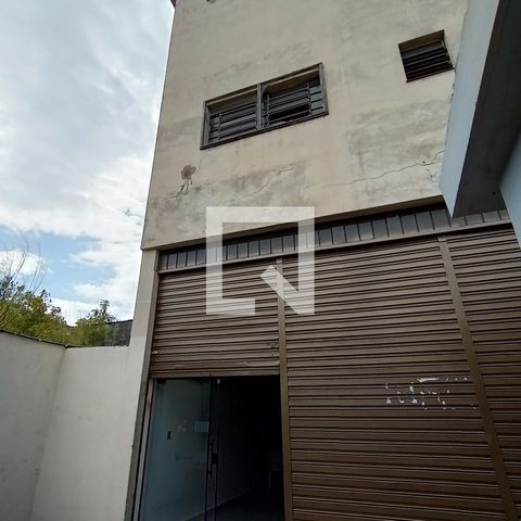 Casa à venda com 515m², 3 quartos e 2 vagas Casa à venda com 515m², 3 quartos e 2 vagasFachada 2