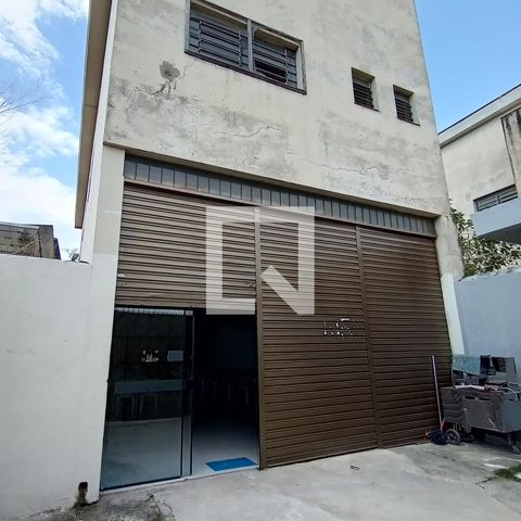 Casa à venda com 515m², 3 quartos e 2 vagas Casa à venda com 515m², 3 quartos e 2 vagasFachada 2