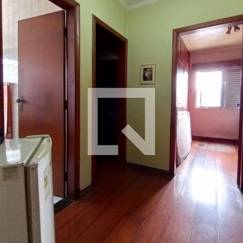 Casa à venda com 515m², 3 quartos e 2 vagas Casa à venda com 515m², 3 quartos e 2 vagasHall dos Quartos