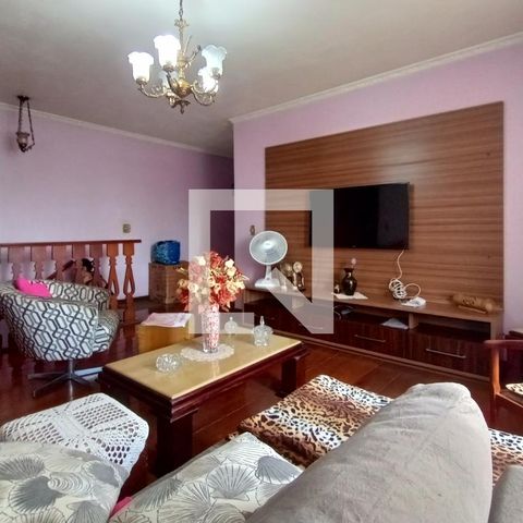 Casa à venda com 515m², 3 quartos e 2 vagas Casa à venda com 515m², 3 quartos e 2 vagasSala de Estar