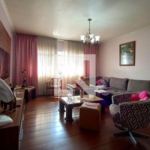 Casa à venda com 515m², 3 quartos e 2 vagas Casa à venda com 515m², 3 quartos e 2 vagasSala de Estar