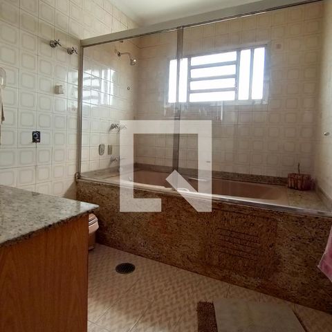 Casa à venda com 515m², 3 quartos e 2 vagas Casa à venda com 515m², 3 quartos e 2 vagasBanheiro 1 - Suíte