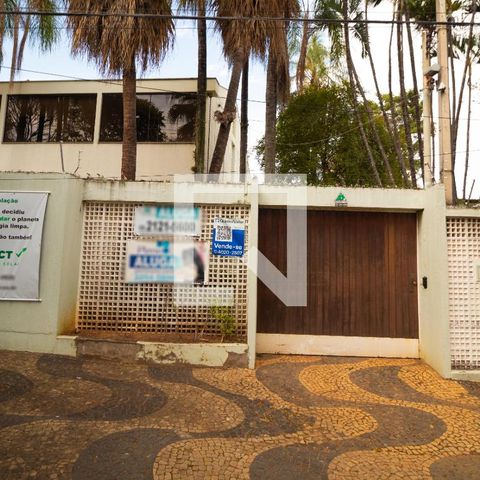 Casa para alugar com 628m², 5 quartos e 7 vagas Casa para alugar com 628m², 5 quartos e 7 vagasFachada