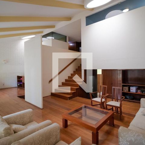 Casa para alugar com 628m², 5 quartos e 7 vagas Casa para alugar com 628m², 5 quartos e 7 vagasSalas