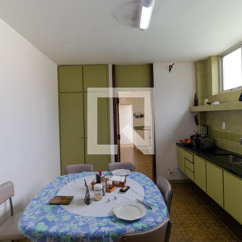 Casa para alugar com 628m², 5 quartos e 7 vagas Casa para alugar com 628m², 5 quartos e 7 vagasCopa