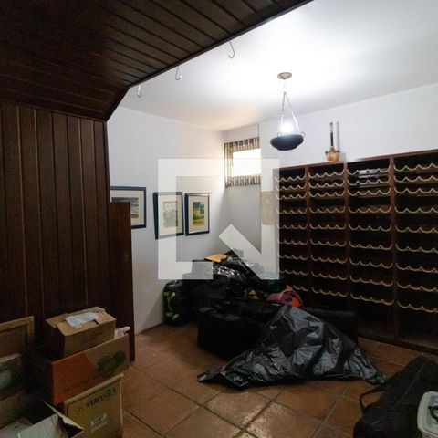 Casa para alugar com 628m², 5 quartos e 7 vagas Casa para alugar com 628m², 5 quartos e 7 vagasAdega