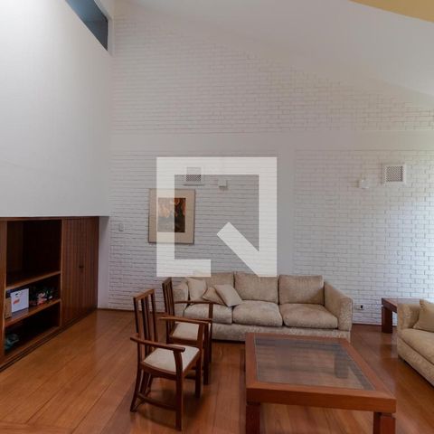 Casa para alugar com 628m², 5 quartos e 7 vagas Casa para alugar com 628m², 5 quartos e 7 vagasSalas