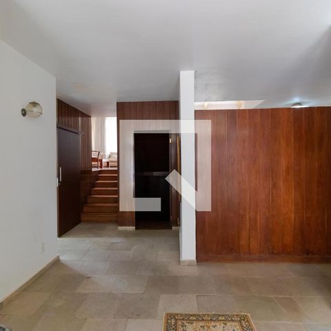 Casa para alugar com 628m², 5 quartos e 7 vagas Casa para alugar com 628m², 5 quartos e 7 vagasHall de Entrada