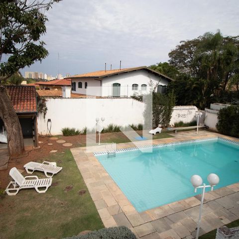 Casa para alugar com 628m², 5 quartos e 7 vagas Casa para alugar com 628m², 5 quartos e 7 vagasQuintal com Piscina