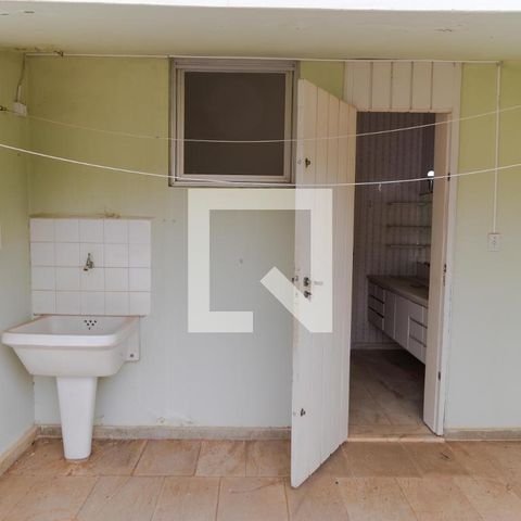 Casa para alugar com 628m², 5 quartos e 7 vagas Casa para alugar com 628m², 5 quartos e 7 vagasÁrea de Serviço 01