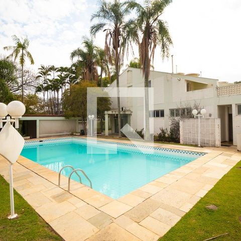 Casa para alugar com 628m², 5 quartos e 7 vagas Casa para alugar com 628m², 5 quartos e 7 vagasQuintal com Piscina