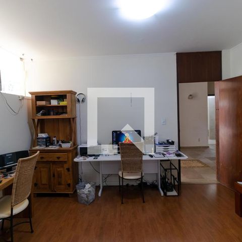 Casa para alugar com 628m², 5 quartos e 7 vagas Casa para alugar com 628m², 5 quartos e 7 vagasEscritório