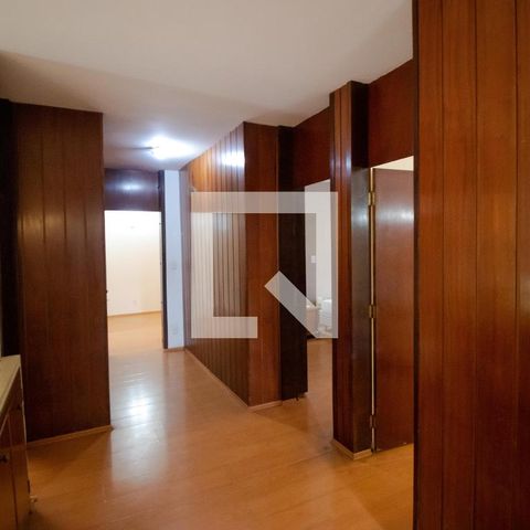 Casa para alugar com 628m², 5 quartos e 7 vagas Casa para alugar com 628m², 5 quartos e 7 vagasCorredor