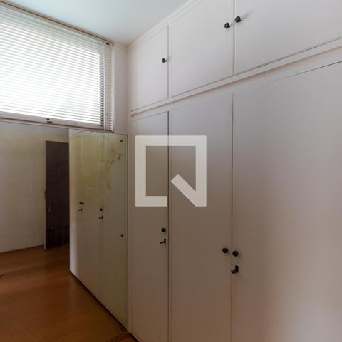 Casa para alugar com 628m², 5 quartos e 7 vagas Casa para alugar com 628m², 5 quartos e 7 vagasCloset da Suíte 02