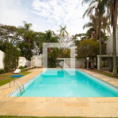 Casa para alugar com 628m², 5 quartos e 7 vagas Casa para alugar com 628m², 5 quartos e 7 vagasQuintal com Piscina