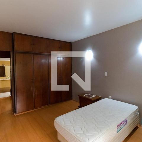 Casa para alugar com 628m², 5 quartos e 7 vagas Casa para alugar com 628m², 5 quartos e 7 vagasQuarto 02