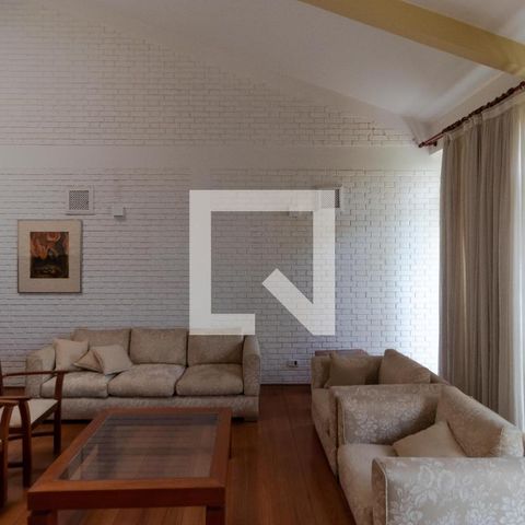 Casa para alugar com 628m², 5 quartos e 7 vagas Casa para alugar com 628m², 5 quartos e 7 vagasSalas
