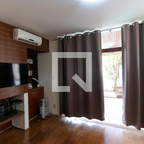 Casa para alugar com 628m², 5 quartos e 7 vagas Casa para alugar com 628m², 5 quartos e 7 vagasSala de TV