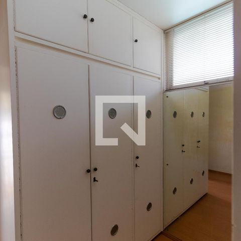 Casa para alugar com 628m², 5 quartos e 7 vagas Casa para alugar com 628m², 5 quartos e 7 vagasCloset da Suíte 02