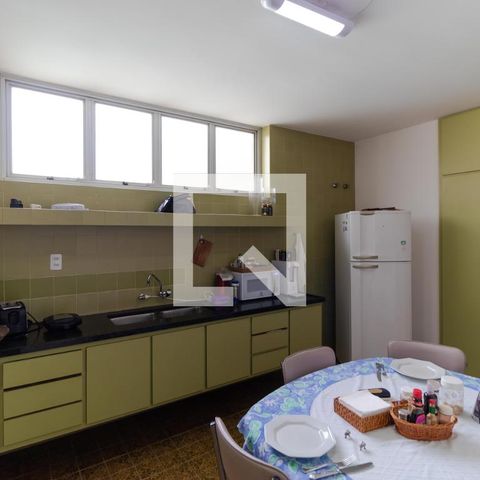 Casa para alugar com 628m², 5 quartos e 7 vagas Casa para alugar com 628m², 5 quartos e 7 vagasCopa