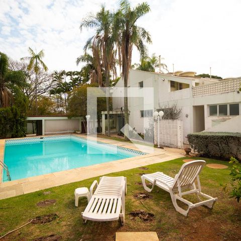 Casa para alugar com 628m², 5 quartos e 7 vagas Casa para alugar com 628m², 5 quartos e 7 vagasQuintal com Piscina