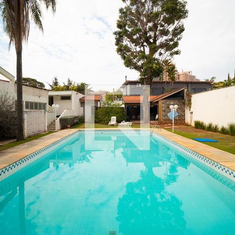 Casa para alugar com 628m², 5 quartos e 7 vagas Casa para alugar com 628m², 5 quartos e 7 vagasQuintal com Piscina