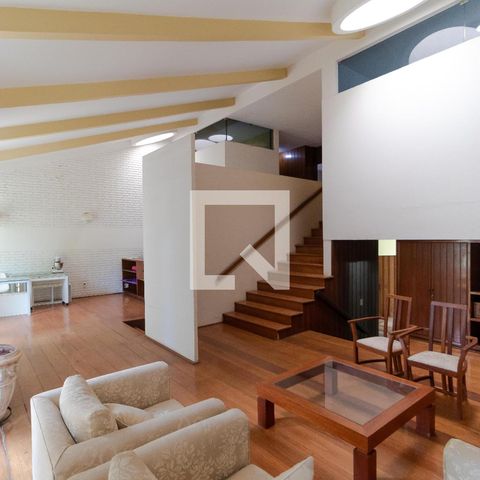 Casa para alugar com 628m², 5 quartos e 7 vagas Casa para alugar com 628m², 5 quartos e 7 vagasSalas